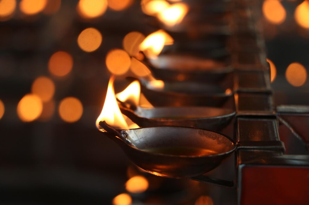 年賀状をスマホで作成し郵便局に送る方法は？